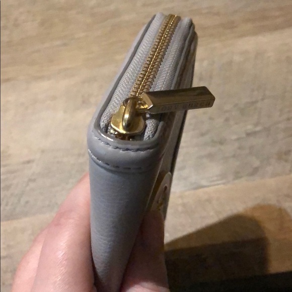 Tory Burch Amanda Continental Zip Around Wallet - Picture 6 of 8